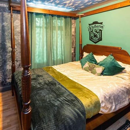 Hogwarts Hideaway Themed Property Watford  Luaran gambar