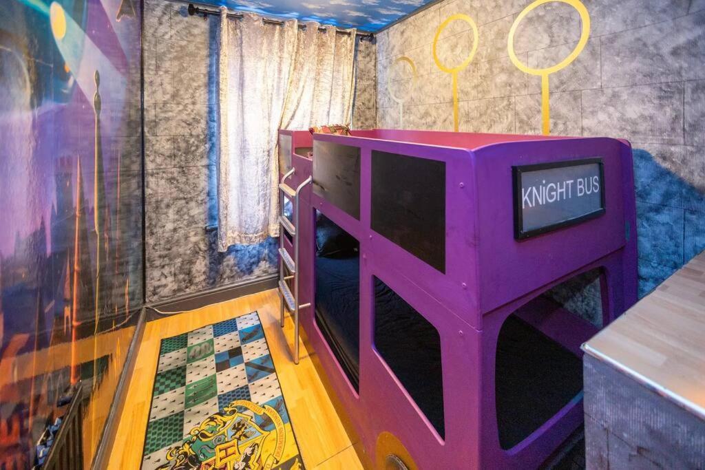 Hogwarts Hideaway Themed Property Watford  Luaran gambar