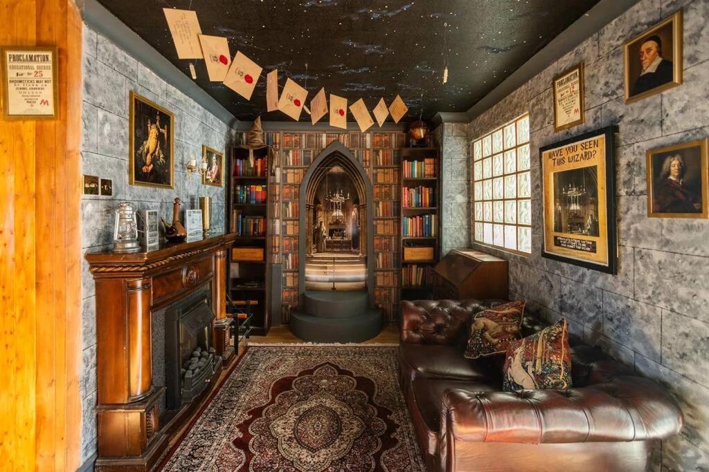 Hogwarts Hideaway Themed Property Watford  Luaran gambar