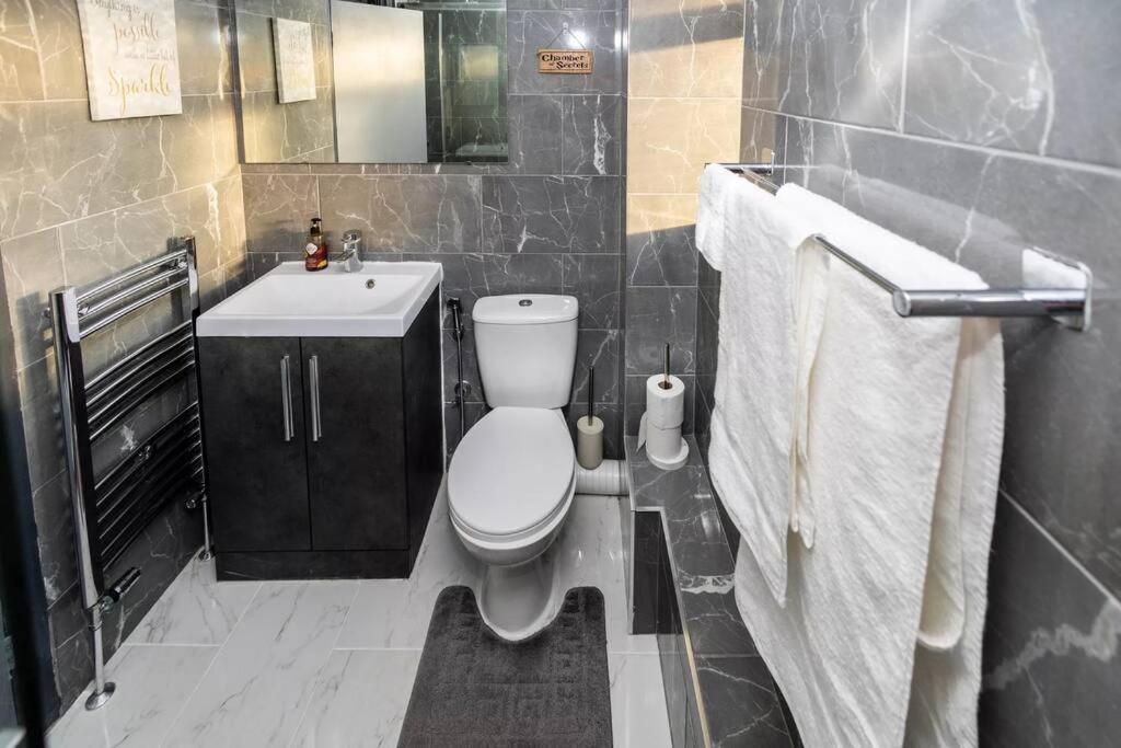 Hogwarts Hideaway Themed Property Watford  Luaran gambar