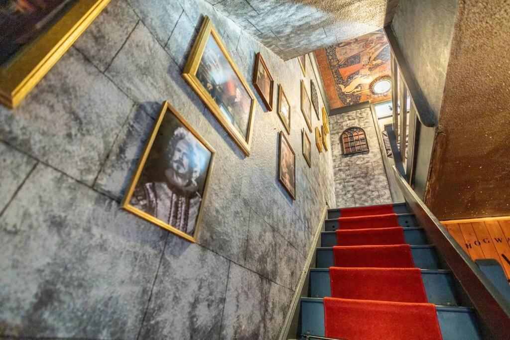 Hogwarts Hideaway Themed Property Watford  Luaran gambar