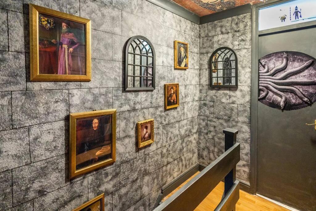 Hogwarts Hideaway Themed Property Watford  Luaran gambar